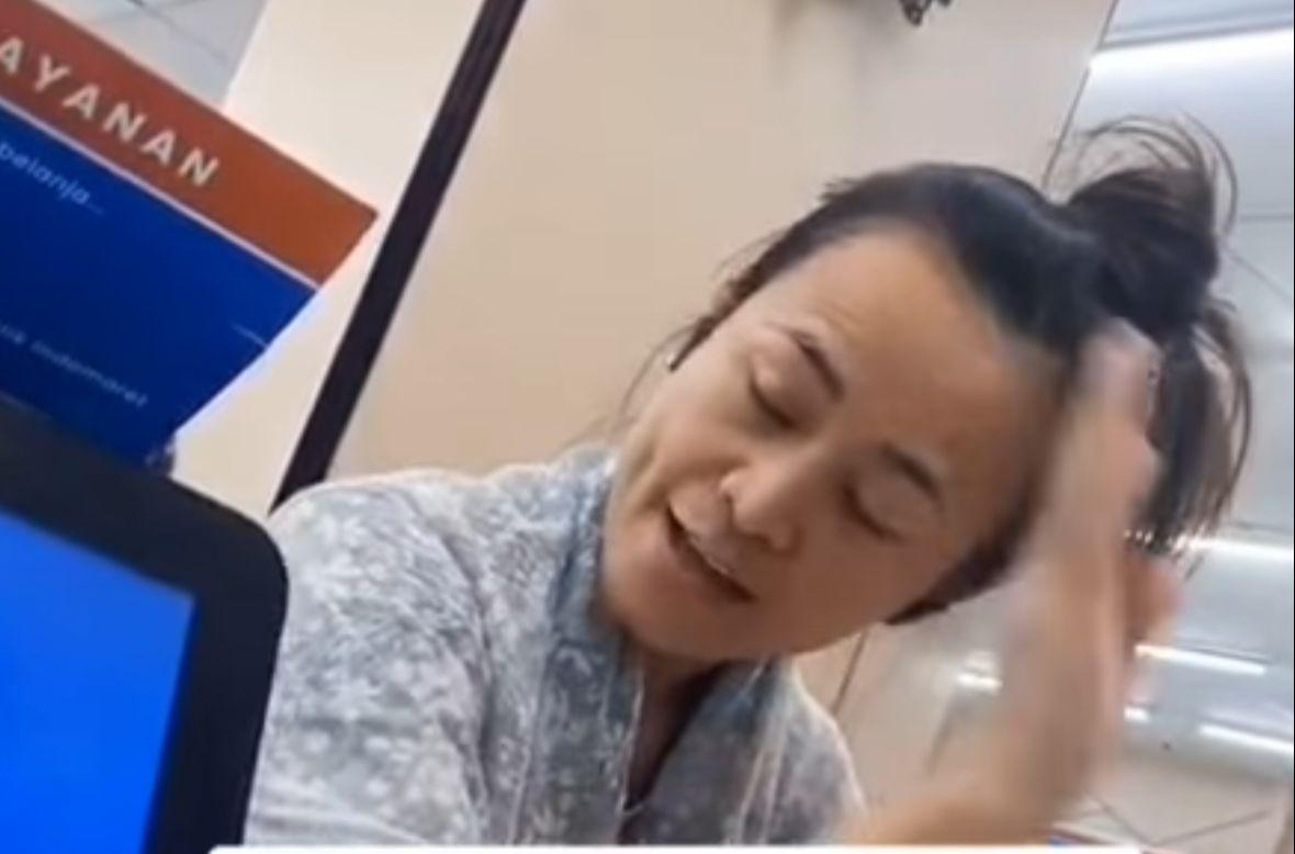 Viral Ibu-Ibu Ngamuk di Minimarket karena Susu yang Dibeli Tidak Dingin, Minta Uang Ongkos Dibalikin