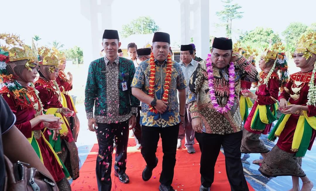 Wakil-Bupati-Tebo-Nazar-Efendi-secara-resmi-membuka-kegiatan-Tebo-Academic.jpg