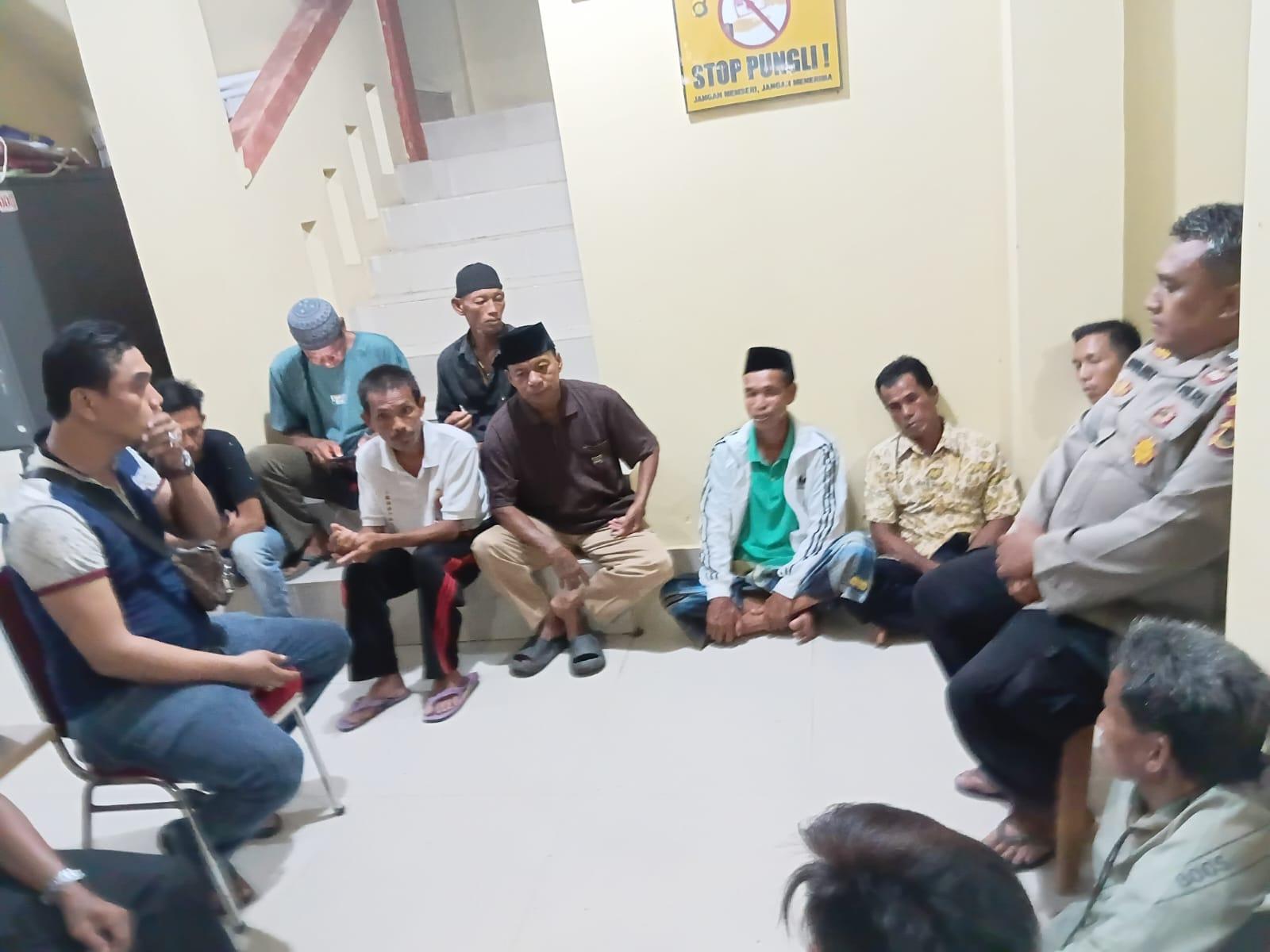 Warga-datangi-Polsek-Kumpeh.jpg