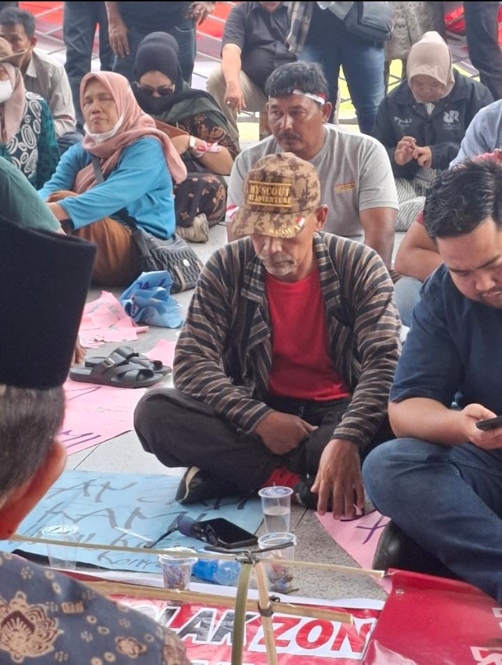 Warga Terdampak Zona Merah Jambi Urunan demi Bersuara di Hadapan Wakil Rakyat - Tribunjambi.com