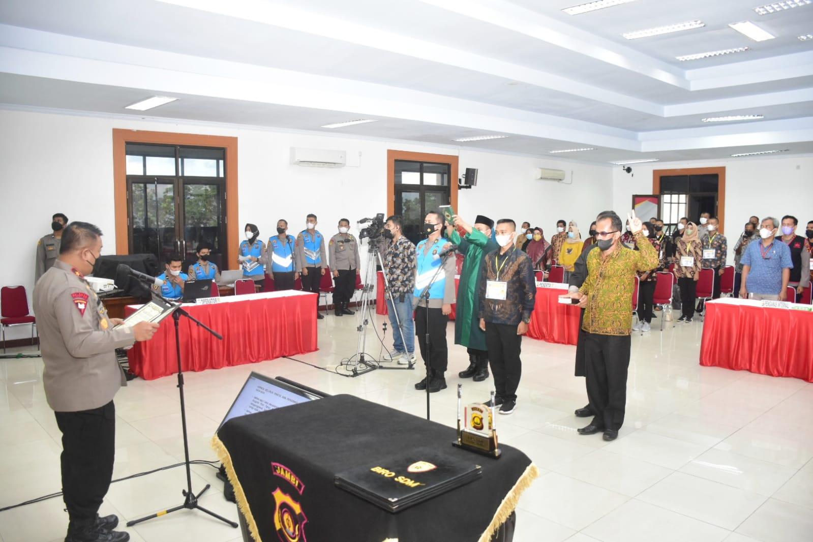 Wakapolda Jambi Pimpin Pelaksanaan Pakta Integritas dan Pengambilan Sumpah Penerimaan Polri