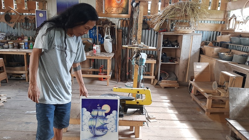 Kisah Aa Petot Pelukis di Muara Bulian Melukis Pakai Pena di Kanvas