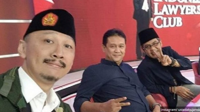 Abu Janda Bela Raffi Ahmad dan Ahok yang Berpesta Usai Vaksin, Bandingkan Anies Temui Rizieq Shihab