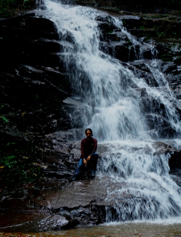 air-terjun-segunggung-di-desa-kasiro-sarolangun.jpg