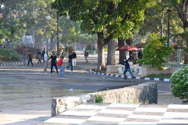 BREAKING NEWS: Polisi Ciduk 20 Pendemo dari Kantor DPRD Jambi, Begini Kondisinya di Mapolda Jambi