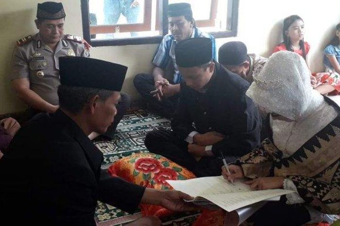 Tangis Keluarga Pecah, Pasangan Pengantin Baru Usai Akad Nikah Tak Bisa Malam Pertama