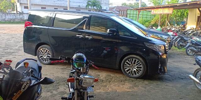 Mulai Terungkap, Siapa Sebenarnya Nugroho? Mobil Mewah Alphard Hilang di Parkiran RSUD