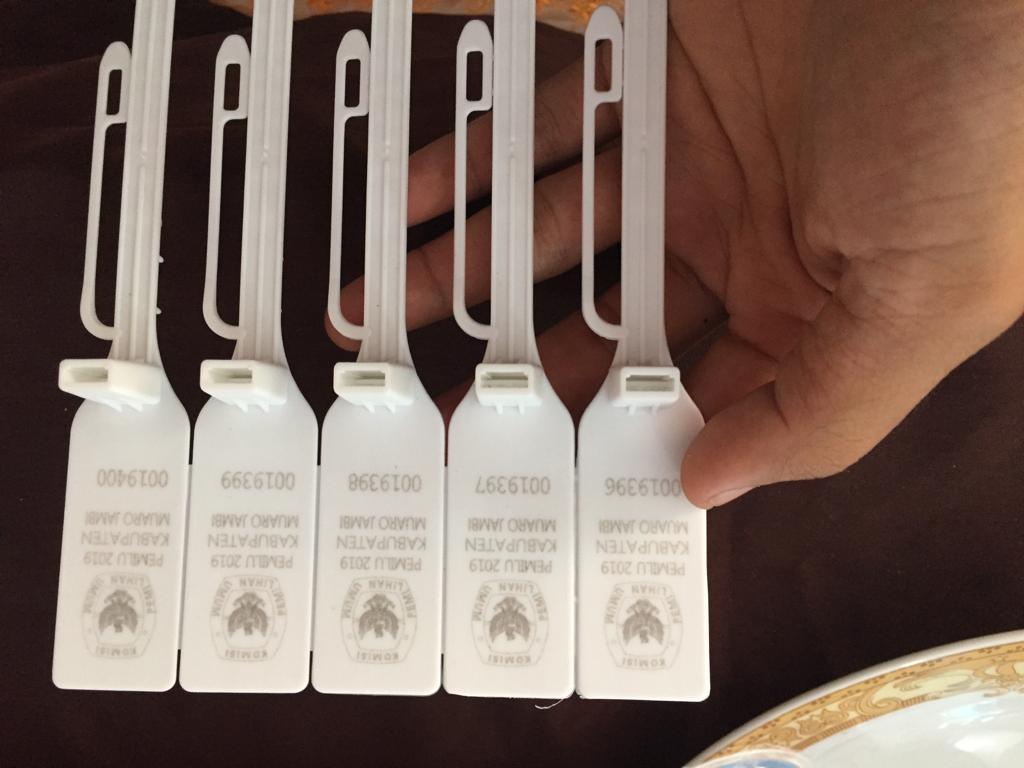 Amankan Kotak Suara, KPUD Muarojambi tak Gunakan Gembok, tapi Gunakan Kabel Ties, dan Bernomor Seri