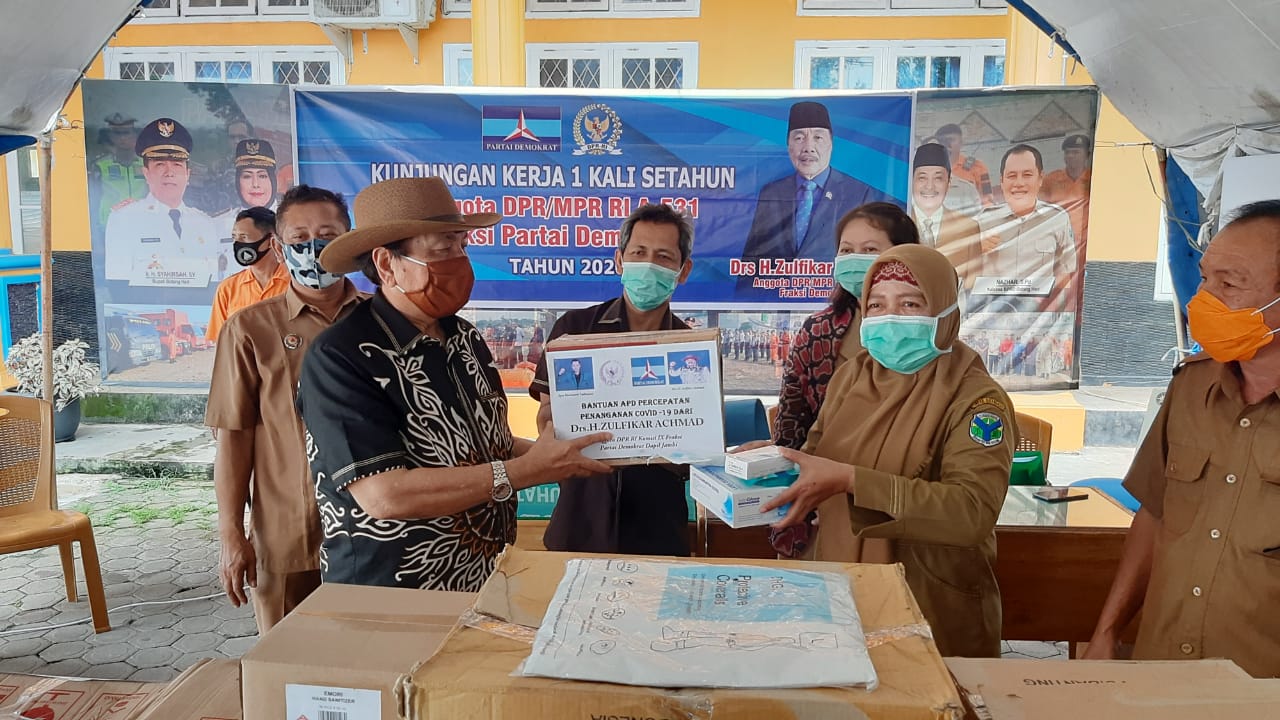anggota-dpr-ri-komisi-ix-zulfikar-achmad-berikan-bantuan-apd-ke-batanghari.jpg