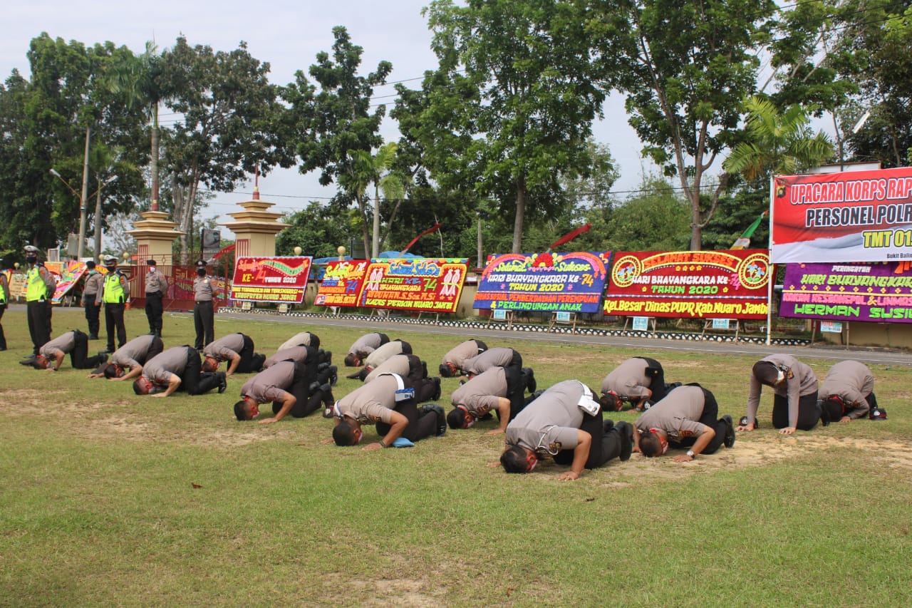 23 Personil Polres Muarojambi Naik Pangkat Setingkat Lebih Tinggi, Langsung Sujud Syukur