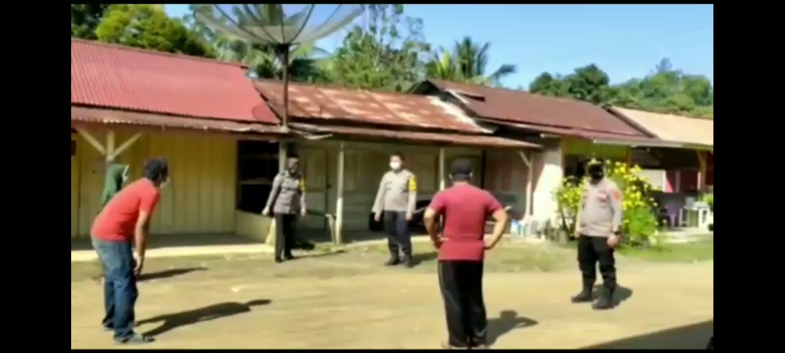 Iptu Cindo Kottama Ajak Warga Rimbo Bujang Yang Isolasi Mandiri Senam Pagi
