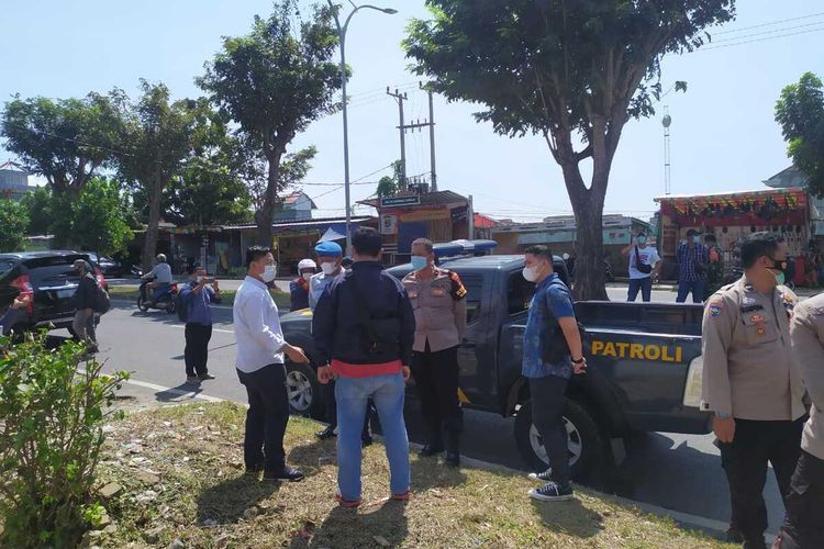 Orang Tak Dikenal di Lampung Secara Brutal Tembak Anggota TNI AU & Istrinya Yang Berada di Mobil