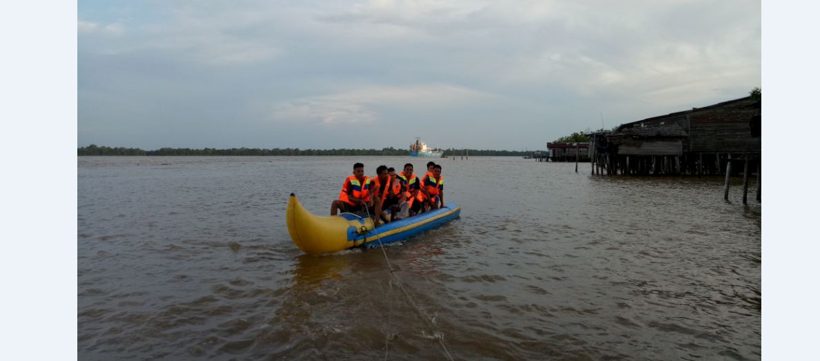 banana-boat-di-pesisir-timur-jambi-tepatnya-di-kampung-laut-tanjab-timur.jpg