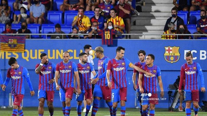 barcelona-merayakan-gol-kedua-mereka-selama-pertandingan-sepak-bola.jpg