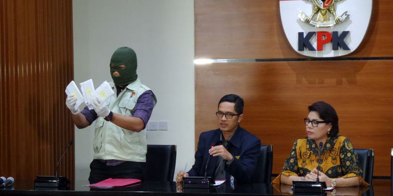 KPK Sita Uang Ratusan Juta Rupiah saat Tangkap Wali Kota Cilegon, Iman Ariyadi