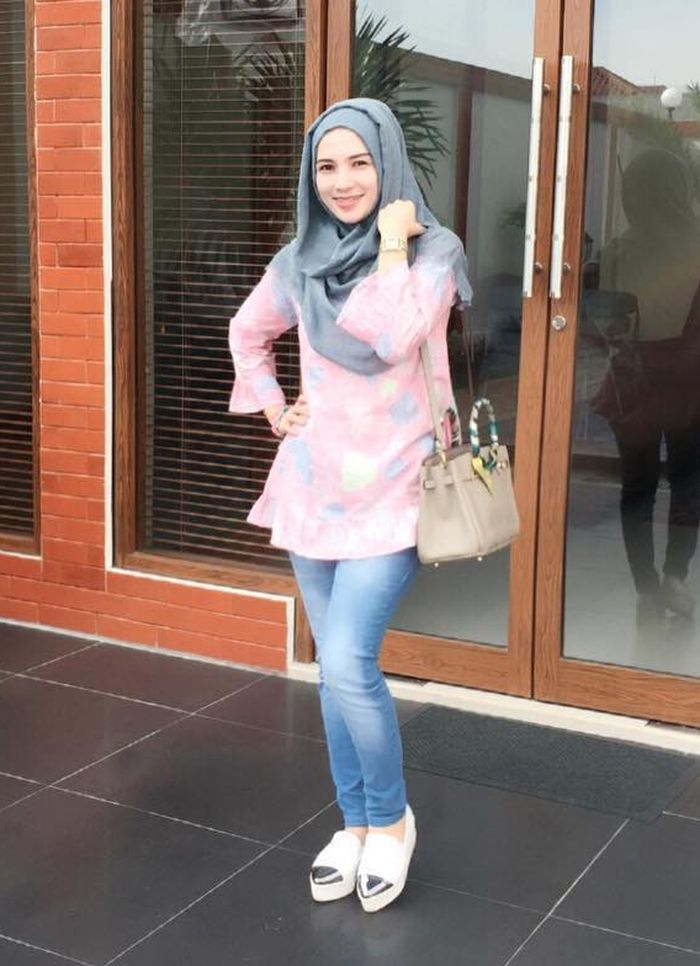 PESONA Benazir Istri Kedua Limbad Bak Artis Kondang, Sang Master Tuding Susi Tak Bisa 'Melayaninya'