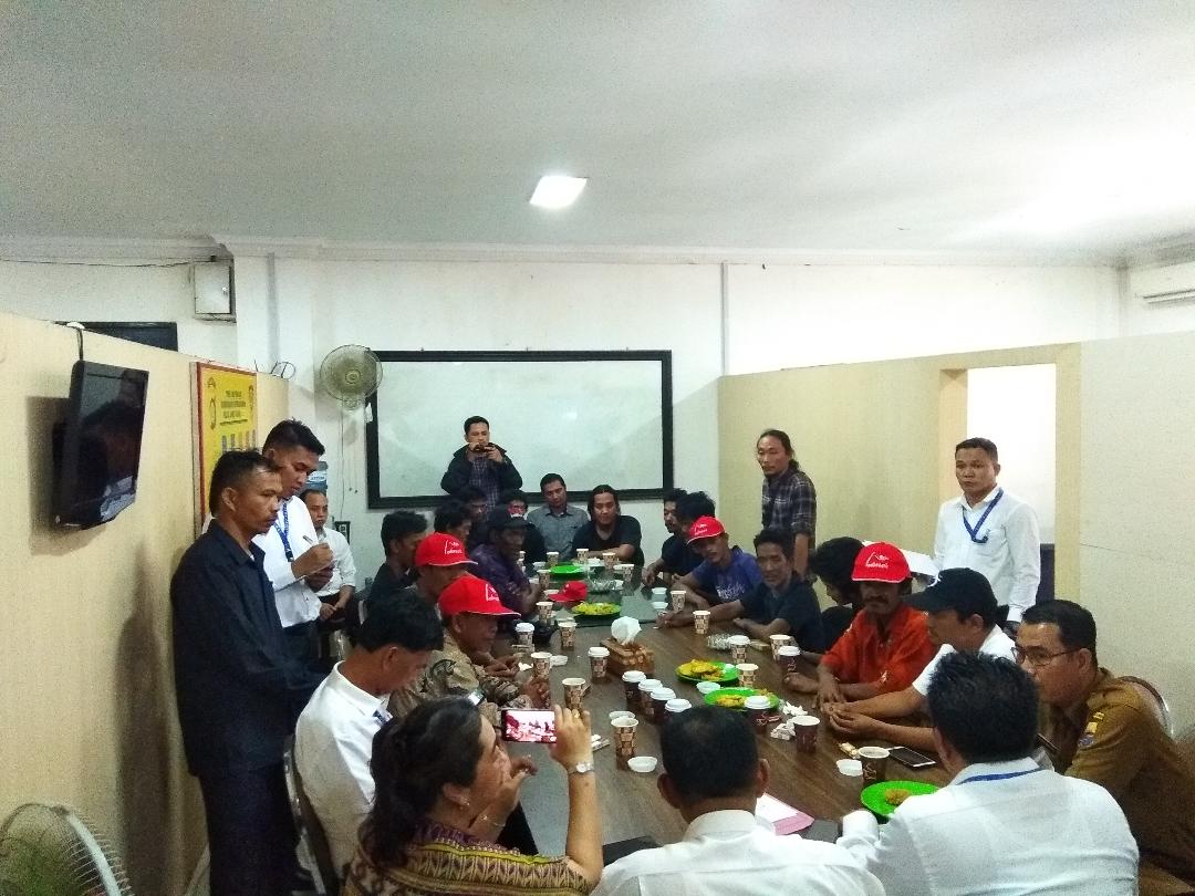 Besuk Keluarganya yang Ditahan dalam Kasus SMB, Sekelompok Suku Anak Dalam (SAD) Datangi Polda Jambi