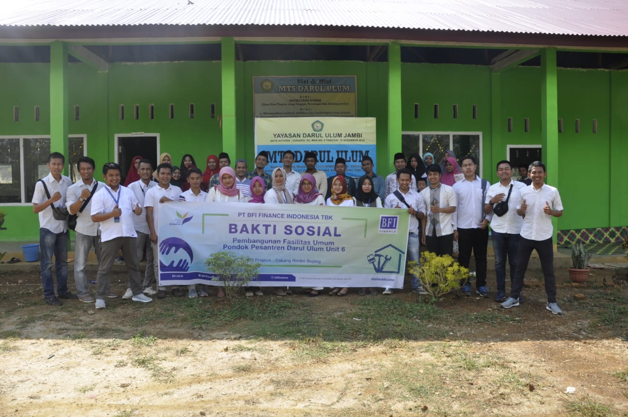 bfi-finance-bangun-fasilitas-mck-untuk-para-santri-di-rimbo-bujang1.jpg