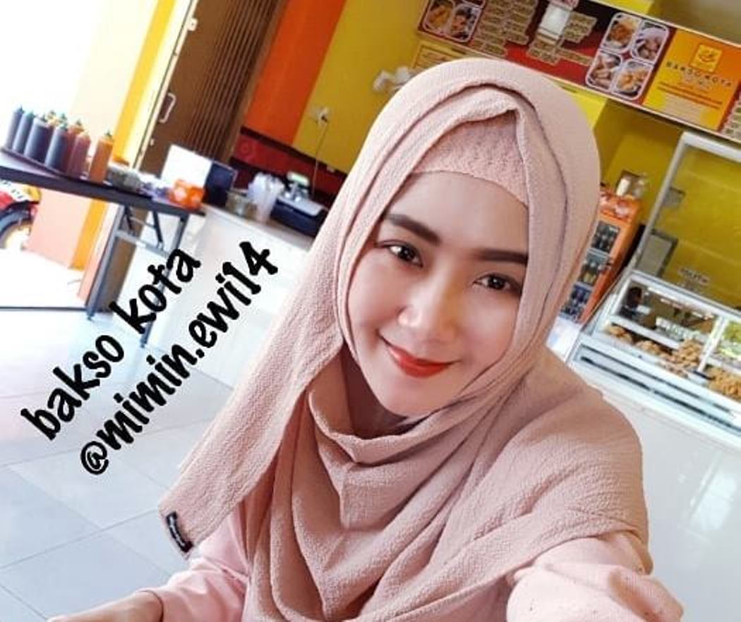 Ingat Sosok Nyawer Pelakor si Bu Dendy? Jualan Jajanan Rp 1000 Pakai Mobil Seharga 3 New Avanza