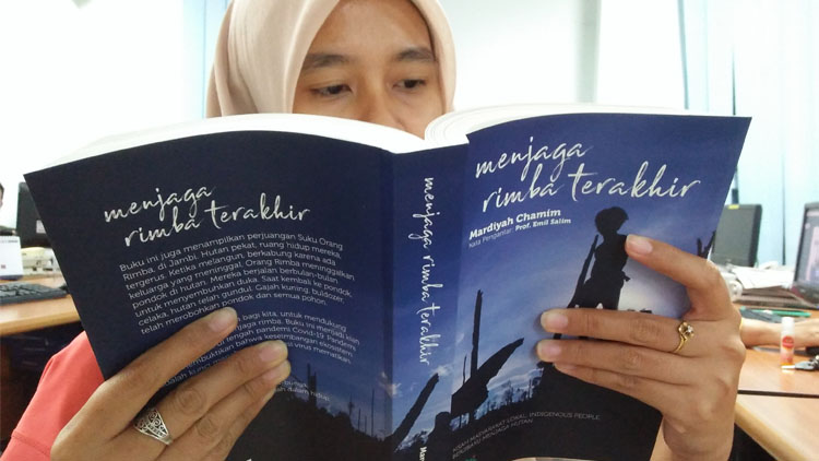 buku_menjaga_rimba_terakhir_orang-rimba.jpg