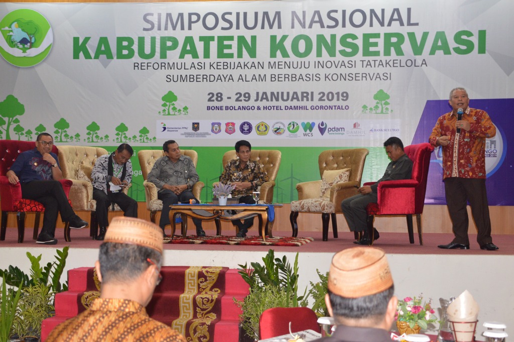Safrial 'Bagi Ilmu' Konservasi Mangrove di Simposium Nasional Kabupaten Konservasi di Gorontalo