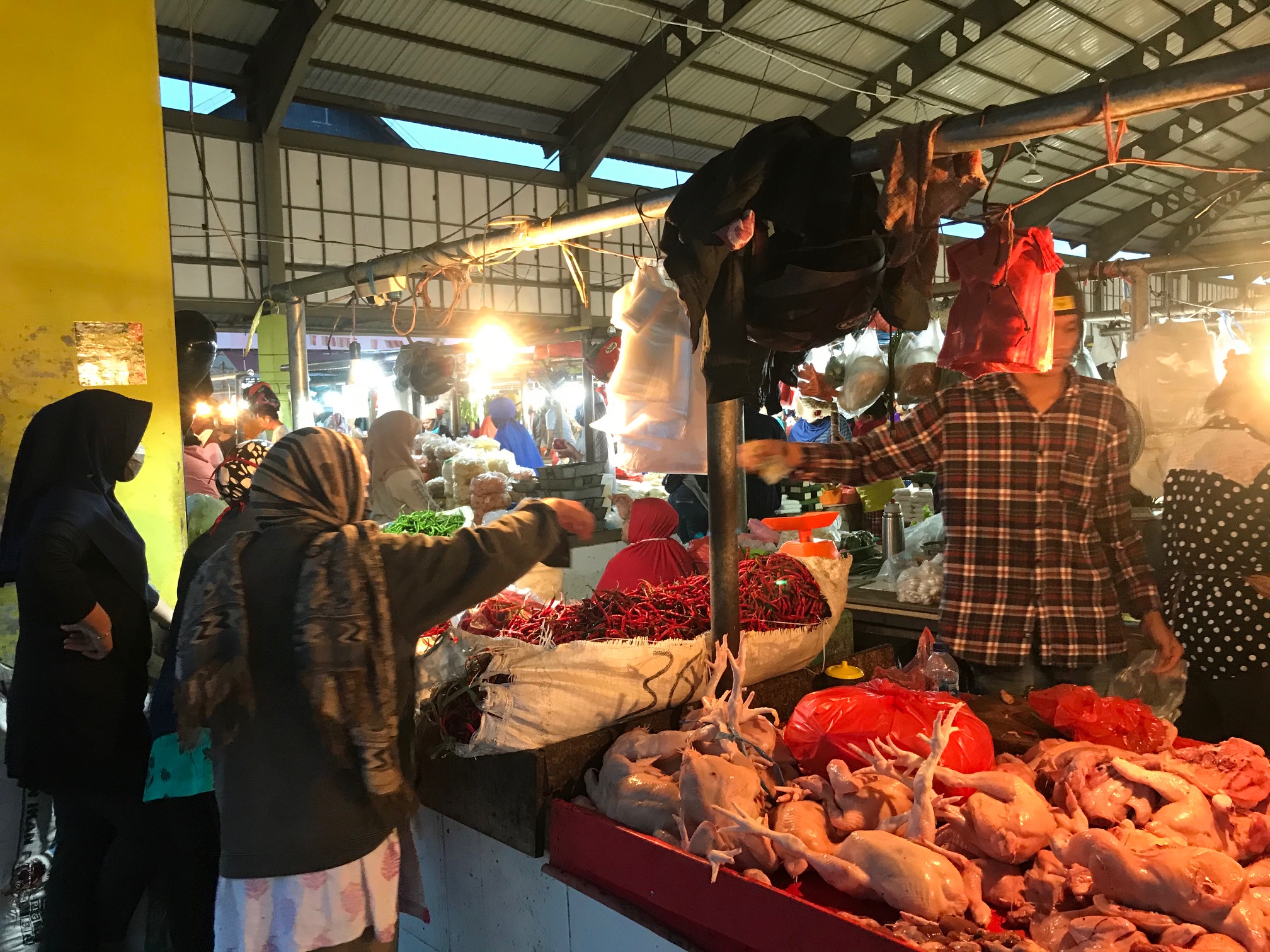 Cabai Merah Makin Murah, Harga Ayam Potong Terus Beranjak Naik