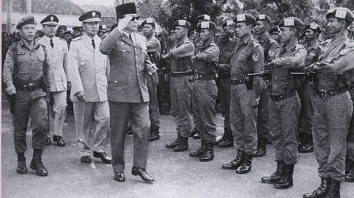 cakrabirawa-pasukan-khusus-yang-memiliki-tugas-mengawal-presiden-soekarno_20180907_222443.jpg
