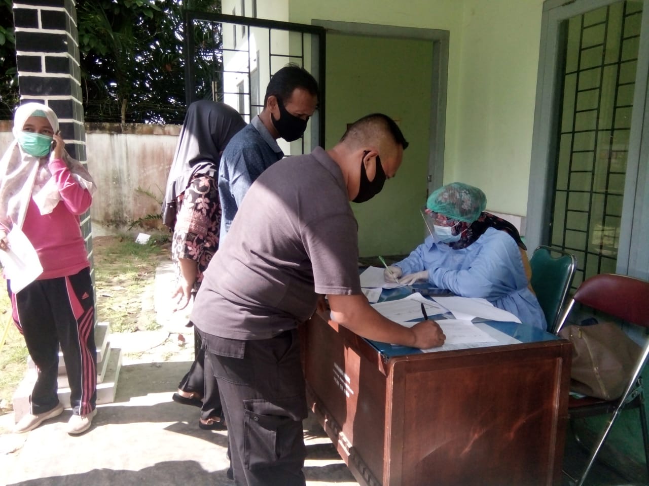 Cegah Covid-19, Ratusan Anggota KPPS Empat Desa di Jaluko Lakukan Rapid Test