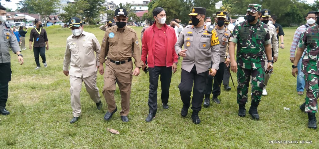 Bupati Sarolangun bersama Kapolda dan Ketua DPRD Jambi Cek Operasi Minyak Goreng Murah di Singkut