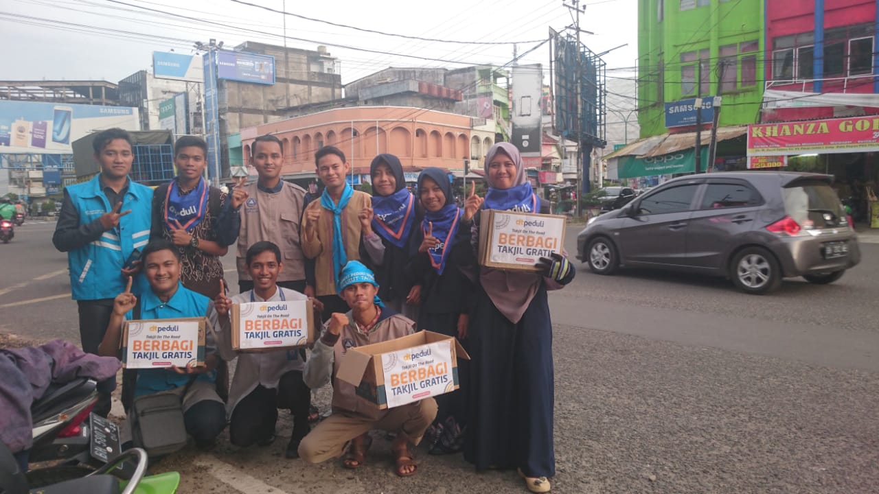 Berbagi Takjil, Yuk Intip Kegiatan Daarut Tauhid Ini Sejak Kumpulkan Sampai Pembagian