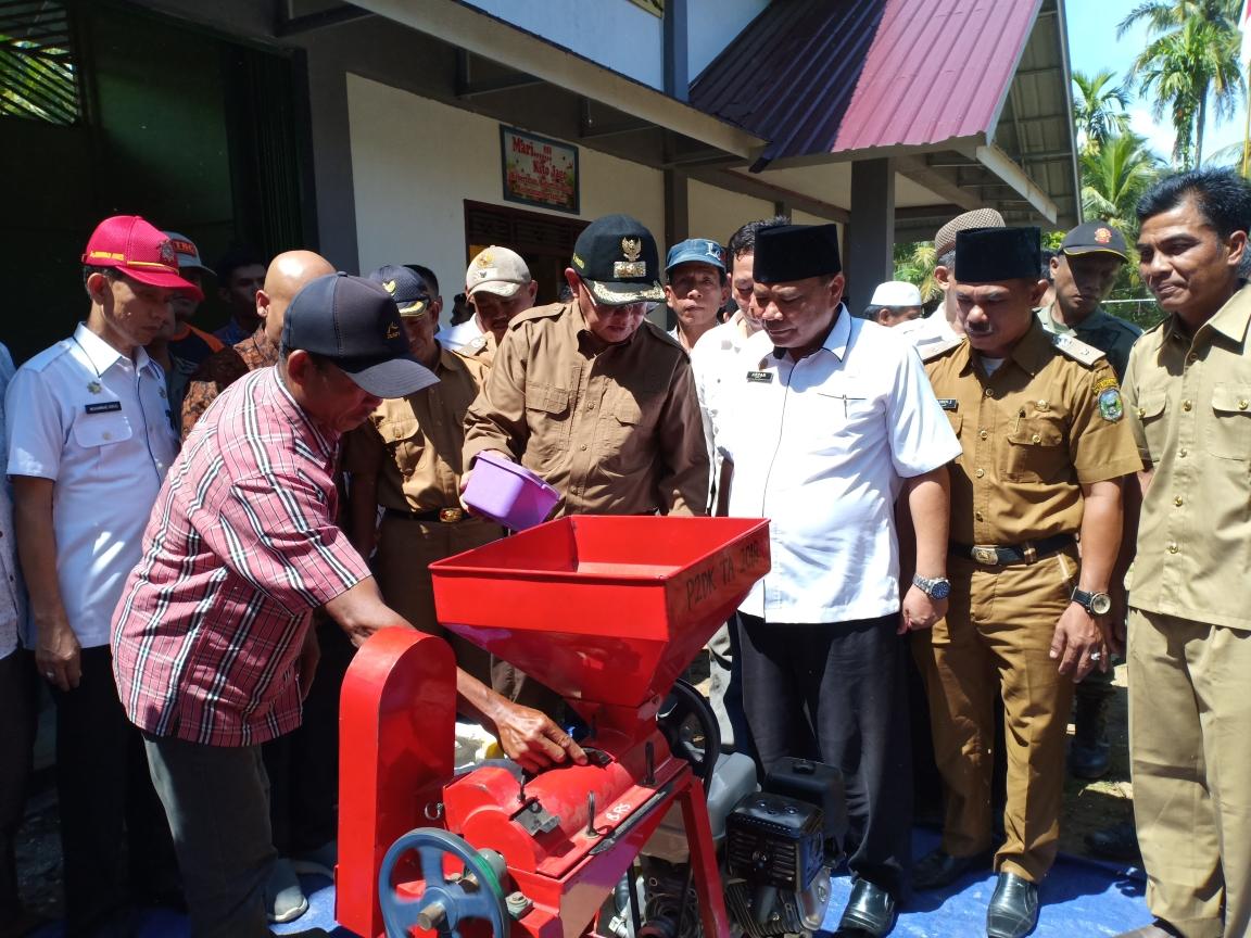 Dapat Bantuan Alsintan dari APBN&APBD;, Petani di Ssarolangun Diminta Merubah Perilaku Bercocok Tana