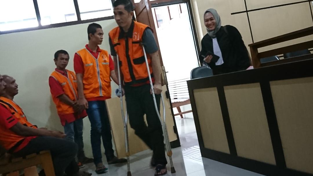 disebut-ganteng-oleh-hakim-terdakwa-jambret-ini-terdiam-dan-tak-berani-menatap-hakim.jpg
