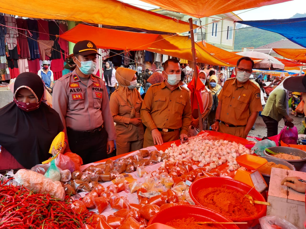 Disperidag Kerinci Tinjau Pasar Senen, Harga Cabai Turun, Gula dan Minyak Goreng Naik