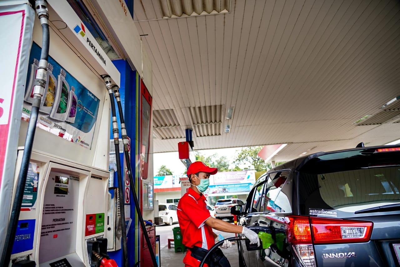 Pengendara Diminta Turun dari Motor, Penerapan Protokol New Normal di SPBU Pertamina