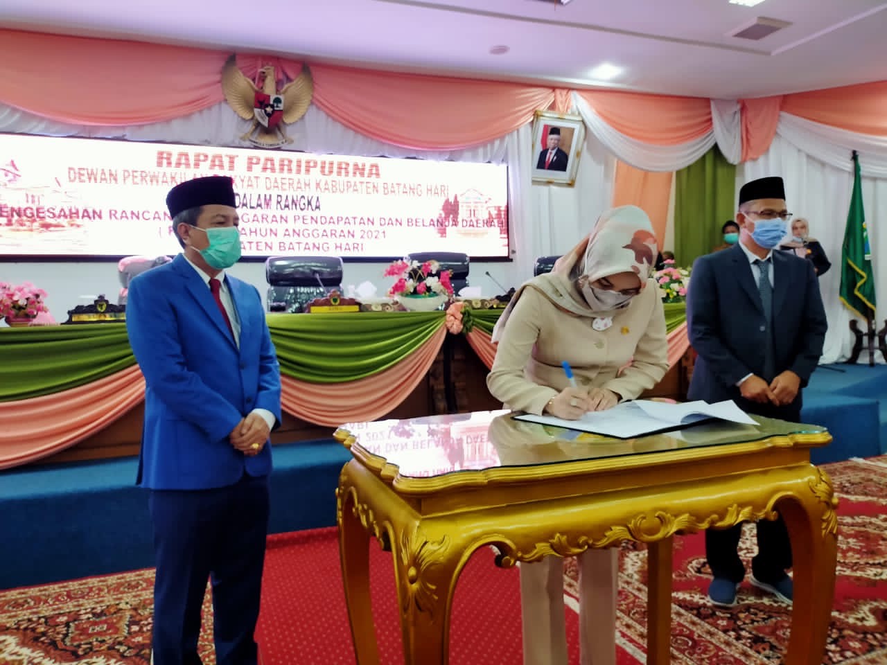 Penghujung November, DPRD Batanghari Sahkan RAPBD Tahun Anggaran 2021, Ada Defisit Rp 5,6 Miliar