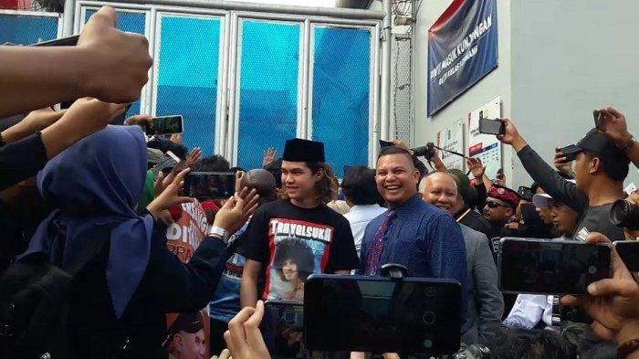 Kegembiraan Dul Setelah Ahmad Dhani Bebas, Sampai Nongkrongin Studio