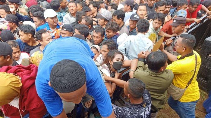 Festival Gunungan Durian di Pekalongan Ricuh, Terinjak-injak Belasan Warga Dibawa ke RS