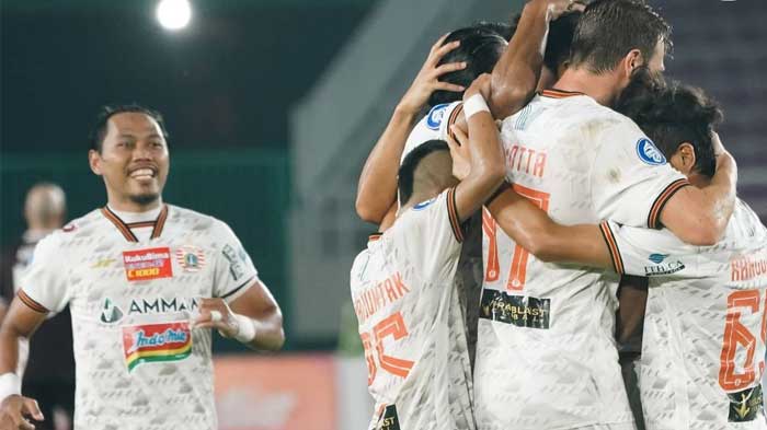 ekspresi-kebahagiaan-skuad-persija-jakarta-yang-memenangkan-laga.jpg