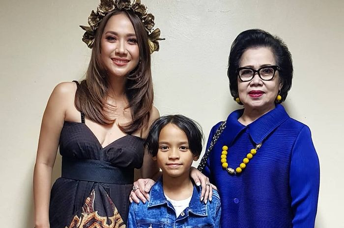 Ibu BCL Jadi Sorotan, Selalu Ada Kala Anaknya Membutuhkan, Ternyata Profesinya Sangat Mentereng