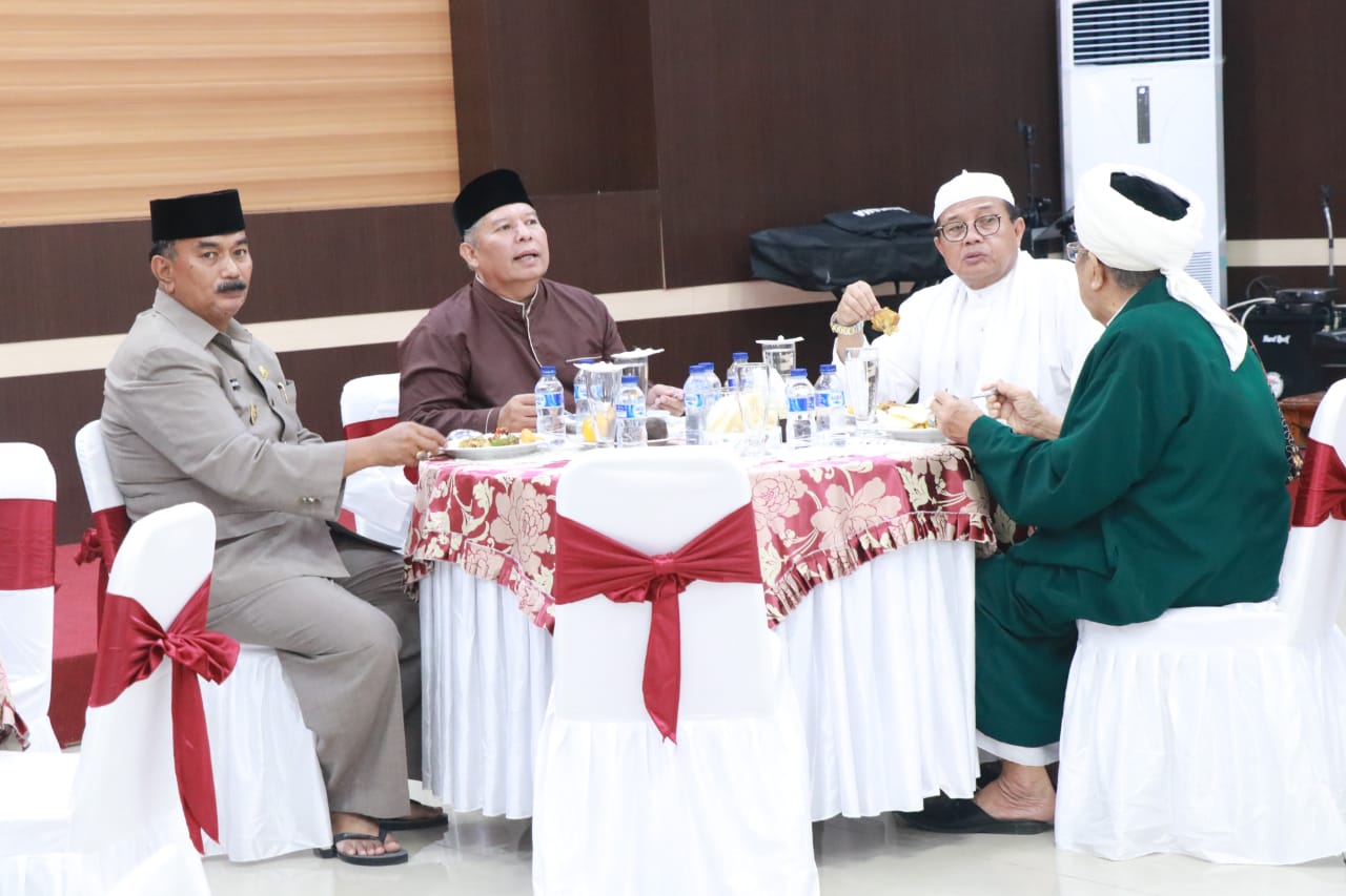 Bupati Tanjung Jabung Barat Safrial Sambut dan Jamu Plt Gubernur Jambi Fachrori Umar