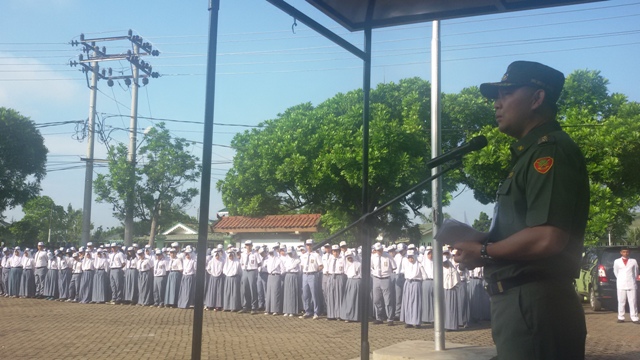 GALERI FOTO: Begini Aksi Wali Kota Jambi Bersama Murid dan Guru SMAN 1 ber-Selfie