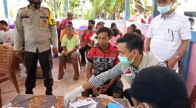 Sebanyak 116 Warga Suku Anak Dalam di Limun Sarolangun Telah Divaksin Covid-19
