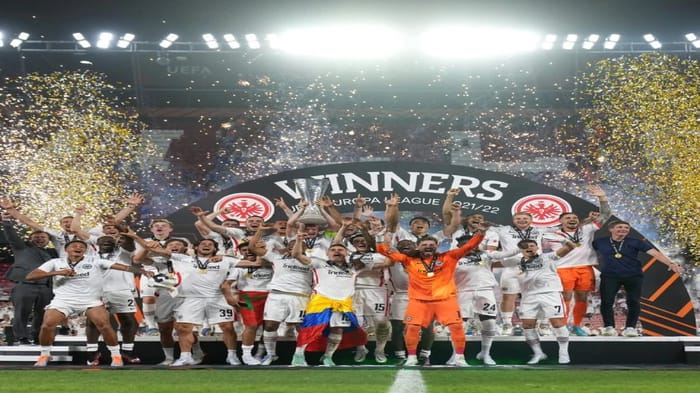 frankfurt-juara-liga-europa-musim-202122.jpg