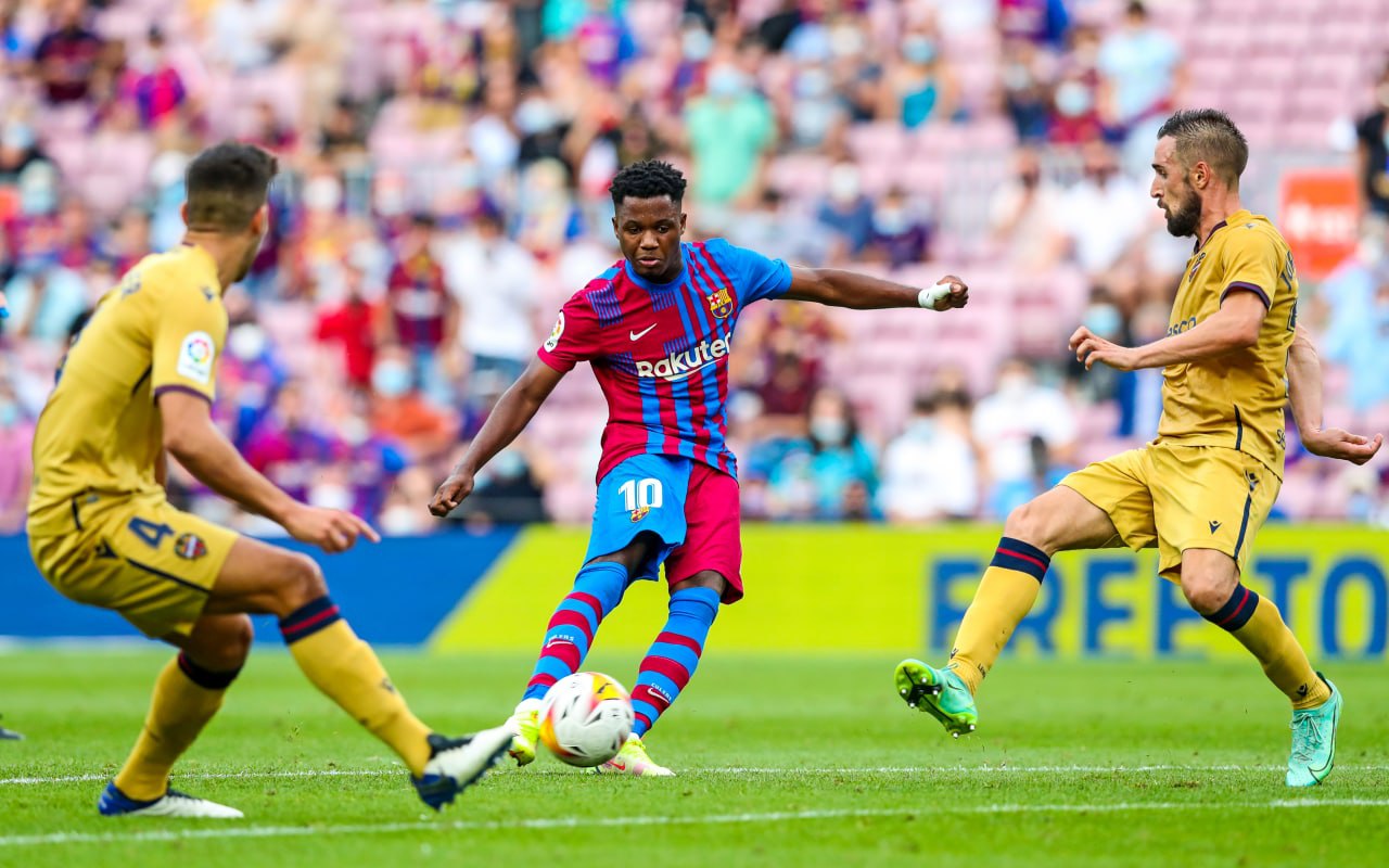 gelandang-barcelona-ansu-fati-yang-disebut-sebagai-pengganti-lionel-messi-di-klub.jpg