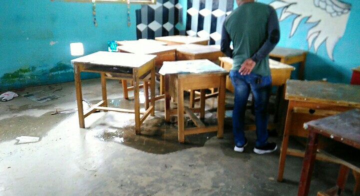 Pagar SMAN 7 Sarolangun Jambi Jebol Diterjang Banjir, Lokal Terendam, Siswa Terpaksa Pindah Belajar