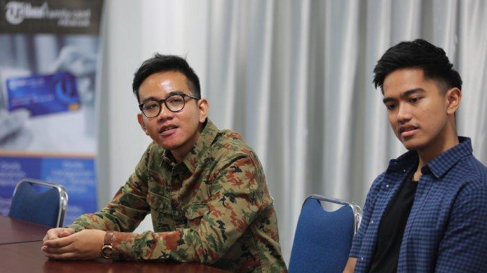 gibran-rakabuming-dan-kaesang-pangarep-saat-mengunjungi-kantor-tribun-medan.jpg
