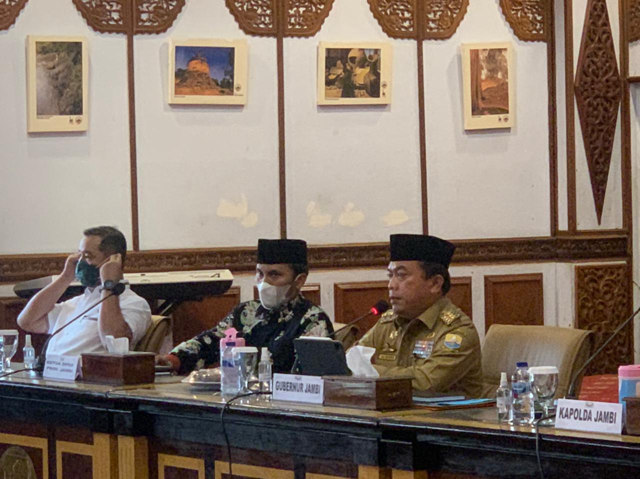 gubernur-jambi-al-haris-membuka-rapat-koordinasi-terkait-dengan-persoalan-batu-bara.jpg