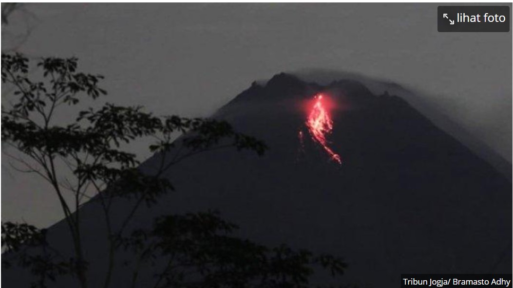 Gunung Merapi dan Gunung Semeru di Pulau Jawa Muntahkan Lava Pijar