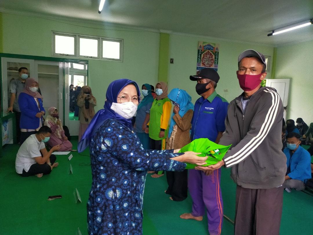 Ramadhan Berbagi Ala Fakultas Adab dan Humaniora UIN Sultan Thaha Saifuddin Jambi