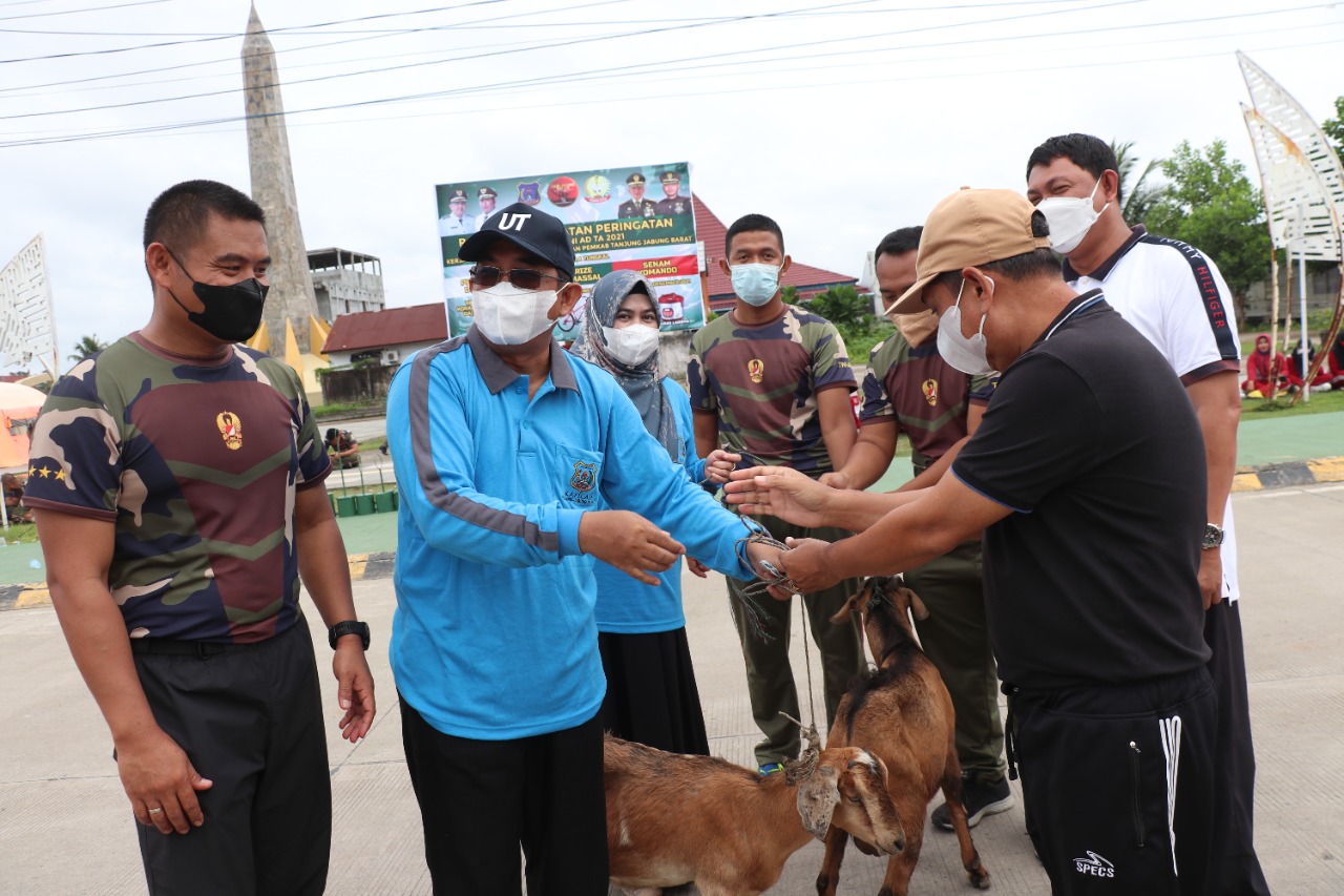 Puncak Hari Juang TNI AD, Pemkab Tanjabbar dan TNI Beri Hadiah Kambing